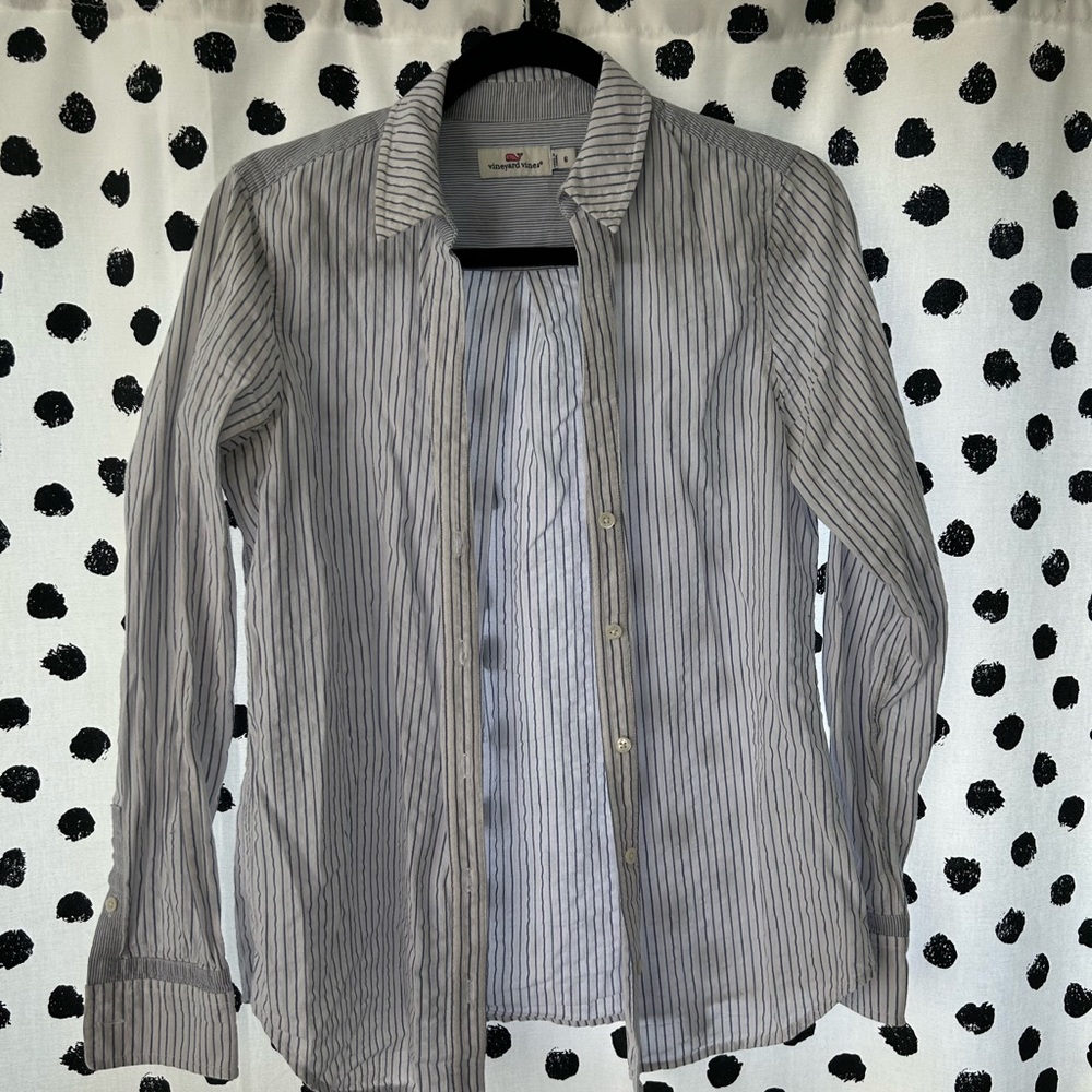 Vineyard Vines button down top size 6